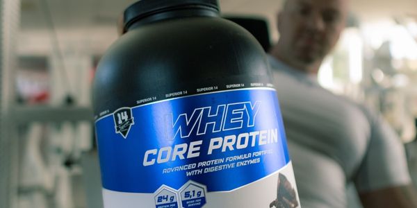 Whey + kreatin: dobitna kombinacija za rast i snagu